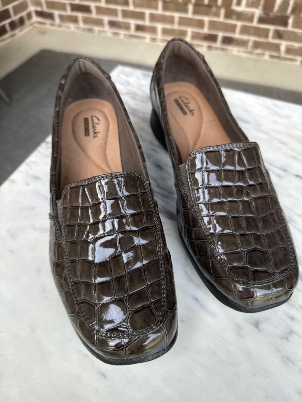 Clarks Collection Gael Angora Patent Loafer Slip On Brown Croc Embossed Size 8.5
